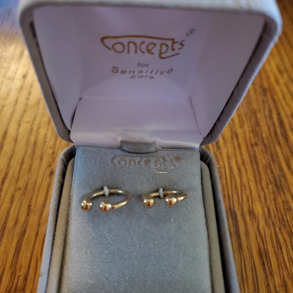Concepts earrings for sensitive ears - cuffs